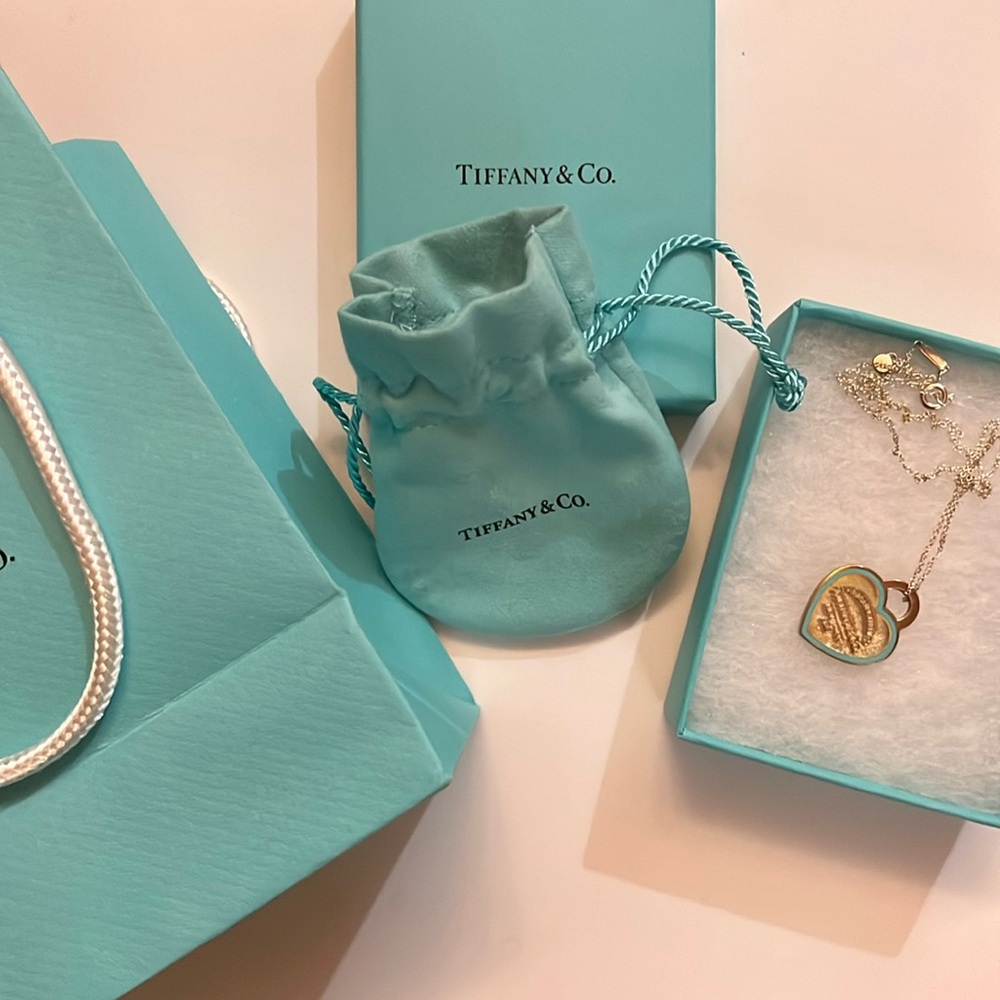 Tiffany necklace! Never worn includes velvet bag, gift box, and gift bag.
